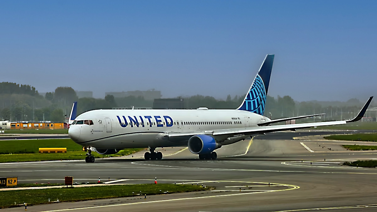 Featured image for “Aerolíneas de E.U. y Canadá suspenden vuelos a México por disturbios en Jalisco”
